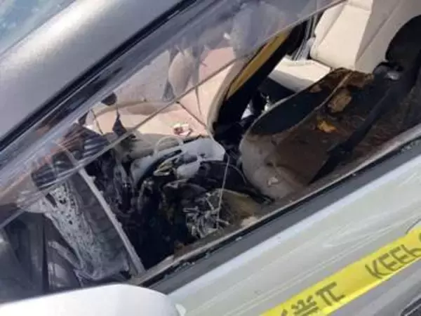 乗用車から出火し車内にいた２人の子どもがやけど　２人がライターで遊んでいたことが原因か　静岡・富士市