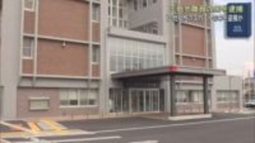 性的姿態等撮影の疑いで三島市の職員を逮捕　１０代の女性のスカートの中を盗撮した疑い　静岡・伊豆の国市