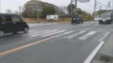 浜松市中央区の交差点で歩いていた８２歳の男性が軽ワゴン車にはねられ死亡