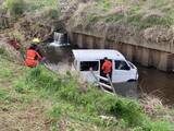 「車が川に転落し70代の男女2人を救急搬送…いずれも重傷か　警察が転落の経緯など捜査　静岡・沼津市」の画像1