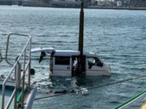 「命が助かって良かった」静岡・湖西市で車が湖に転落する事故　運転手の男性に怪我はなし