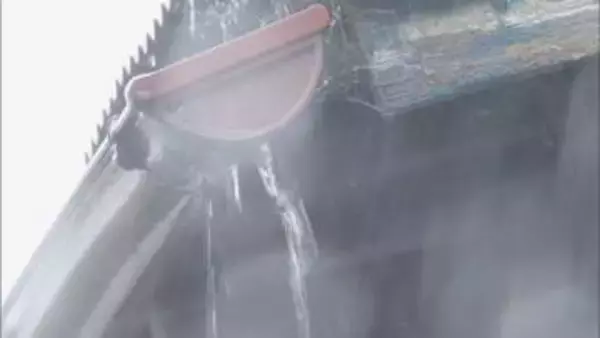 梅雨を前に大丈夫?　雨どいもピンチ　屋根の防水シートも入手困難　異常事態続く“ナフサショック”