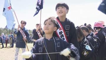 浜松まつり最終日に「子ども凧揚げ」 大人と一緒に凧を大空へ＝浜松市
