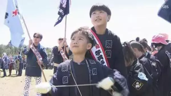 浜松まつり最終日に「子ども凧揚げ」 大人と一緒に凧を大空へ＝浜松市