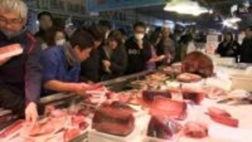 一番の書き入れ時年末年始用の買い物客で賑わう焼津さかなセンター =静岡・焼津市