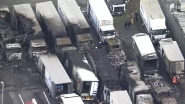 「炎、煙が見える」運送会社で駐車中のトラック17台焼く 倉庫や民家にも延焼、3時間半後鎮火＝静岡市清水区