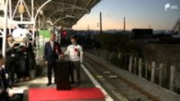 クリスマスを前に幻想的な世界直径3メートルの巨大リース 高さ100メートル級の煙突のライトアップも＝静岡市・富士市