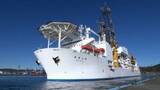 「「国産のレアアース実現に向けて」採鉱試験のため、探査船「ちきゅう」が南鳥島沖へ出港＝静岡・清水港」の画像1