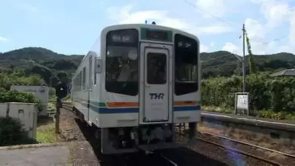 天浜線社長思わず「日本っていい国だ」ディーゼル列車の“心臓”守るエンジンオイル5本届くイラン情勢の影響で枯渇も減便危機を回避 支援名乗り出る企業も【独自】