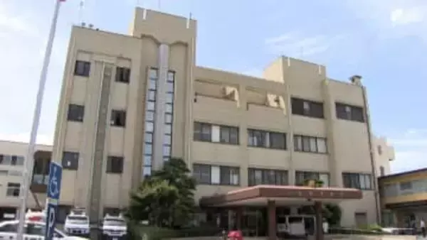 「屋根の補修作業をしていた男性が落下した」屋根のシートの張り替え作業中に約5メートルの高さから落下か 70代男性が重体 =浜松市