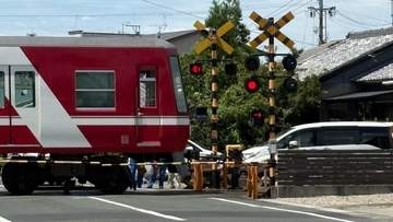 「大きな音がした」も事故気づかず電車運行続ける 遮断機下りた踏切に進入の軽自動車と接触 けが人なし＝浜松市浜名区