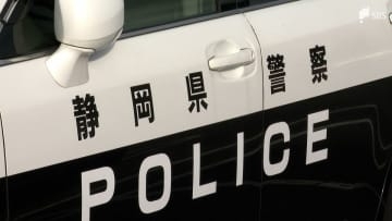 警察車両荷台の発煙筒が燃えるトラブル 東名での事故処理中の火災 警察「出火の原因については現在調査中」＝静岡