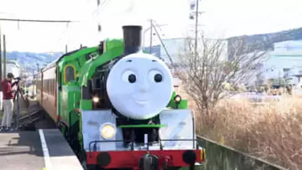 「みんなの笑顔を乗せて走る列車」大井川鉄道を走る「パーシー号」お披露目！ 全線復旧への期待背負うトーマス号の親友=静岡