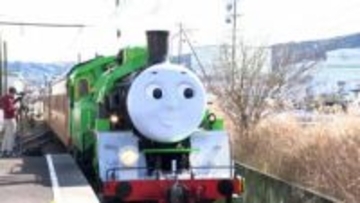 「みんなの笑顔を乗せて走る列車」大井川鉄道を走る「パーシー号」お披露目！ 全線復旧への期待背負うトーマス号の親友=静岡