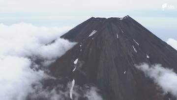 富士山富士宮ルート九合五勺付近で63歳男性が低体温症のような症状を訴える ブルドーザーで搬送