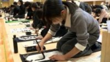 「もっともっと練習して上手くなりたい」書き初め大会 700人以上の子どもたちが一堂に＝静岡市