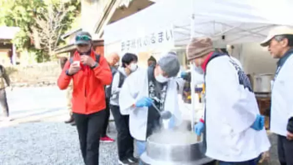 静岡の名所を楽しむ「日本平ウォーク」に約1300人参加 最長18キロをミカンやイチゴを頬張りながら楽しむ＝静岡市