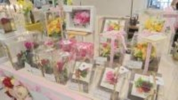 物価高でも華やかなギフトずらり母の日プレゼントフェア＝静岡市