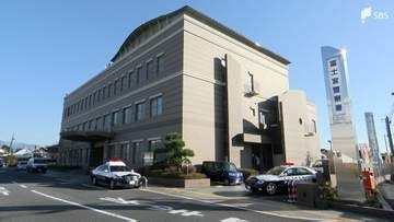 「おばあちゃんに頼りにするよう言われて来た」善意につけ込んだ犯行か 宗教関係者を狙い詐欺繰り返した疑い 住居不定無職の男を再逮捕「知らない」と容疑を否認＝静岡県警・富士宮署
