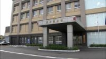 「裁判所を名乗る者が来ている」警察官が駆け付けると…自宅アパートの外壁を素手で叩き割ったか 60歳無職男を逮捕=静岡県警