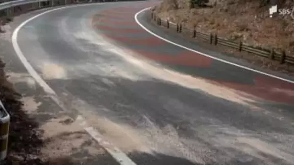 新天城トンネル付近で車と車が正面衝突し4人死傷 現場は片側1車線のカーブ＝静岡・河津町