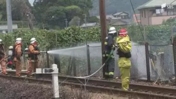 「煙が見える」大井川鉄道線路沿いの少なくとも3カ所で枯れ草燃える 大井川本線運転見合わせ＝静岡