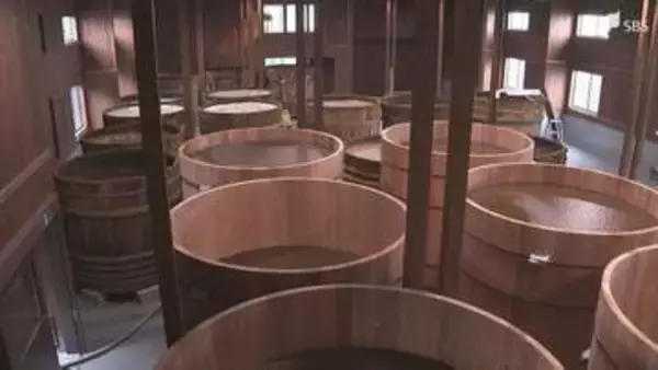 「今いらっしゃる既存のお客様にずっと醤油を届け続ける」掛川・栄醤油醸造「木桶の引っ越し」で100年の伝統を後世に伝える職人の執念【現場から、】
