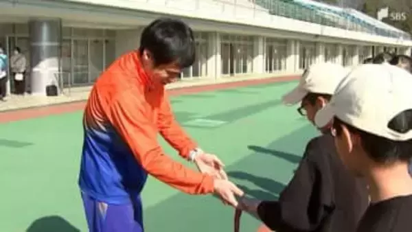 「教えてもらったことを生かして頑張りたい」小中学生ランナーが東京パラ銅メダリストから指導＝静岡・富士市