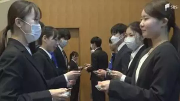 「地元企業80社の合同入社式 150人が社会人の一歩 名刺交換など実践的な新人研修も＝浜松市」の画像