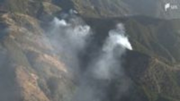 現在も延焼中 静岡・藤枝市の山林火災 発生から2日目 ヘリからの消火活動続く