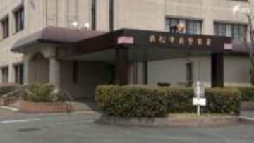 たばこ約300箱万引き、取り返そうとしたコンビニ経営者にけがさせ女逃走 強盗傷害事件として捜査＝浜松市中央区