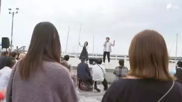 「もう幸せハッピーです。ずっと働いてばっかだったからやっと歌えた感じで楽しかったです」地域の元気のせ歌声響く 熱海土石流災害からの復興願うカラオケ大会＝静岡県・熱海市