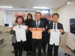 「子育て支援の一助になれば」地元企業が静岡市にベビー服など約530点を寄付 市内の子育て支援センターで配布中＝静岡市