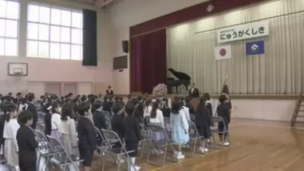 「「隣の子とお友達になりたい」静岡市の小学校で入学式」の画像