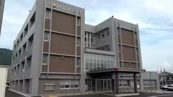 警察官に包丁投げつけた疑いで17歳少年を逮捕　母親「家族間トラブルで子どもが暴れている」と通報＝静岡・伊豆の国市