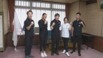 「チャンスを確実につかみ取っていきたい」女性ドライバー専門のレースチームが市長を表敬訪問 ニューフェイスが活躍誓う＝静岡市