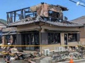 「住宅の2階から火が出ている」2階建ての住宅と物置全焼 出火当時は無人か けが人はなし＝静岡・富士宮市
