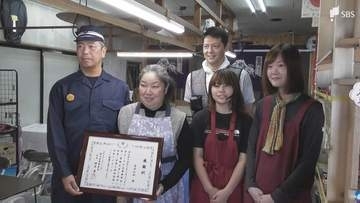 「遭難児童を適切に保護して警察の救助活動に貢献」富士山で父親に置き去りにされた7歳児を保護した山小屋に感謝状＝静岡