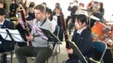 「一音一音の厚みがすごくて感動」ウィーンの一流音楽家と中学生が演奏を通して交流=静岡市