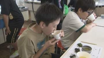 「味がギュッって締まっていておいしかった」小学校で子どもたちがお茶について授業で学ぶ 茶道家が講師＝静岡・三島市