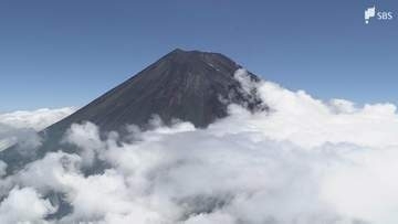 「もう無理です」富士山で84歳の登山者を救助 疲労で動けなくなっている状態...山岳遭難救助隊員が背負って下山＝静岡県警