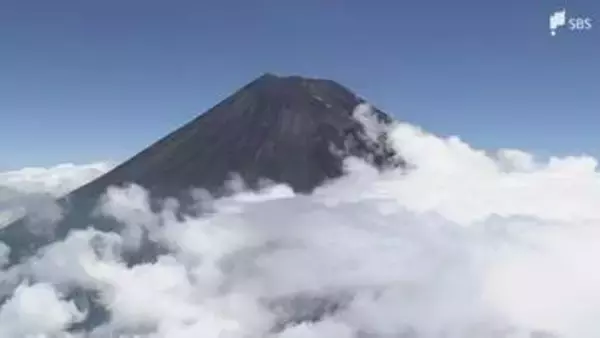 「もう無理です」富士山で84歳の登山者を救助 疲労で動けず...山岳遭難救助隊員が背負って下山＝静岡県警