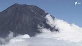 「【富士山】登山中に体調不良を訴えた会社員の男性を保護 雨による低体温症か ＝静岡」の画像1