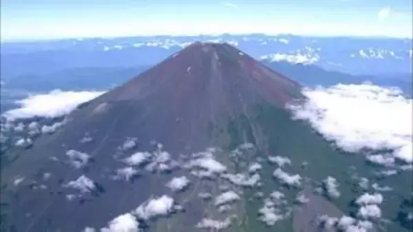 富士山下山中に40代女性が右足首を負傷し自ら通報 山岳遭難救助隊員に救助される＝県警