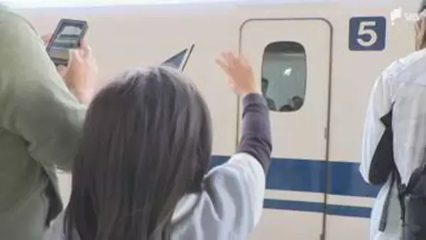 GW終盤のJR静岡駅はUターンラッシュで混雑 上り新幹線の自由席乗車率120％に