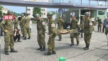 南海トラフ巨大地震に備え陸上自衛隊が救護所の開設訓練 けが人を手当てする流れなど確認＝静岡市
