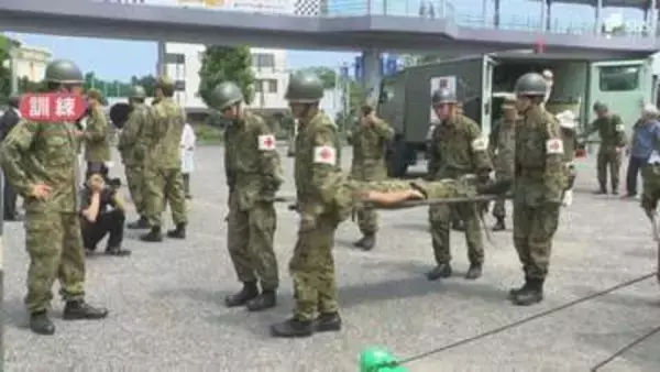 南海トラフ巨大地震に備え陸上自衛隊が救護所の開設訓練 けが人を手当てする流れなど確認＝静岡市