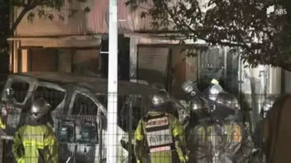 「バッテリー充電中に火が出た」乗用車から出火し全焼、近隣の車両3台も焼く さらに住宅も半焼＝浜松市中央区