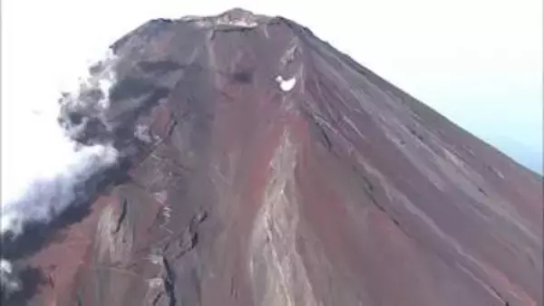 富士山で救助相次ぐ…山頂付近で外国籍女性2人を救助 体調不良やけがで歩行不能に この日同じ登山道で計3人遭難=静岡県警