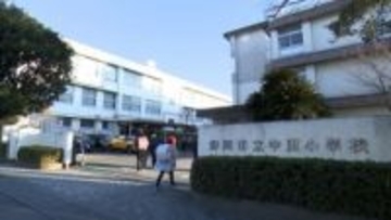 冬休み明け 子どもたちが元気いっぱいに登校＝静岡